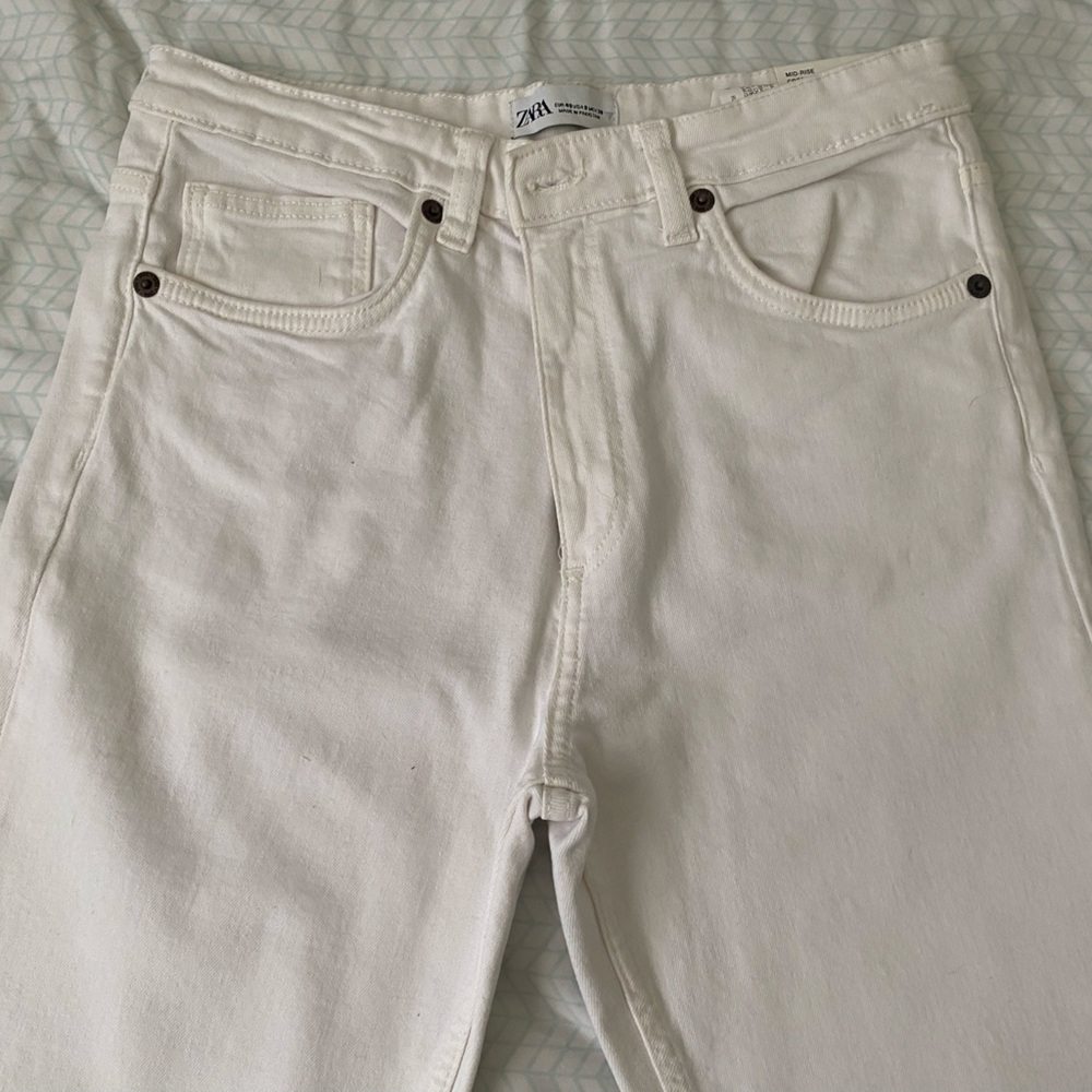 Zara Off-White Denim Mid-Rise Jeans
